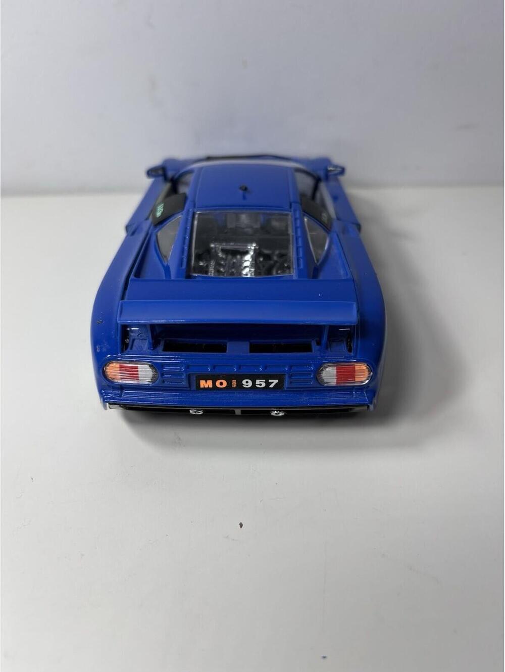 Burago 1991 Bugatti EB110 Blue 1/18 Scale Diecast Model Car - Picture 4 of 7